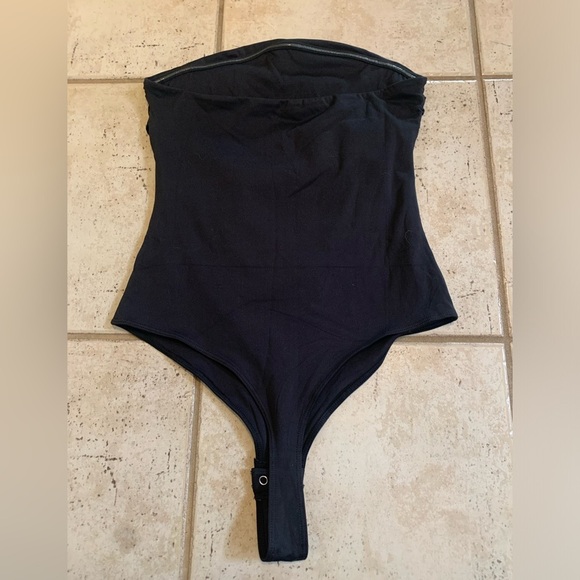 REORIA Black Strapless Ruched Bodysuit Size M - Picture 3 of 5